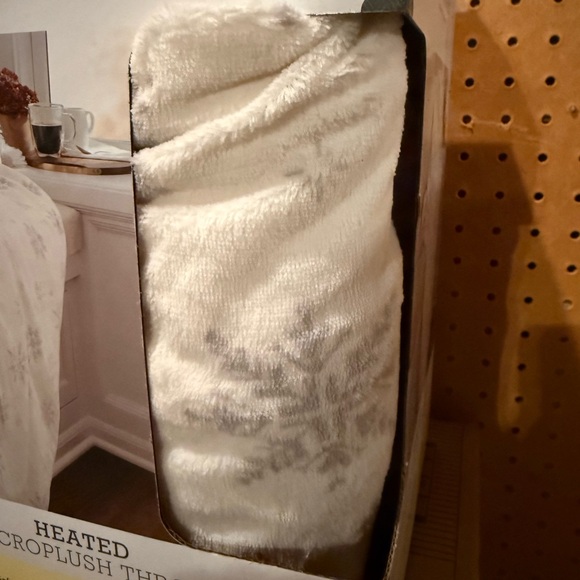 Threshold Heated Microplush Throw Blanket in Gray Snowflake - Picture 5 of 6
